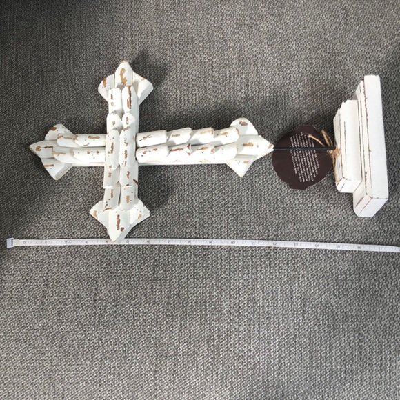Handcrafted whitewashed wood cross on a metal rod - Picture 6 of 9